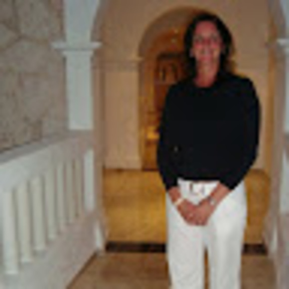 Meet your Posher, Debbie - Picture 1 of 1